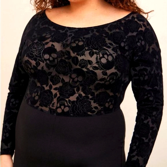 ❤️NWT VINTAGE TORRID CATSUIT - FLORAL SKULL MESH FLOCKED LONG SLEEVE - Picture 4 of 11